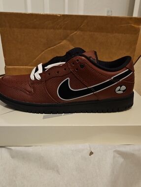 Nike Men’s  SB Dunk Low Prp QS Sneaker